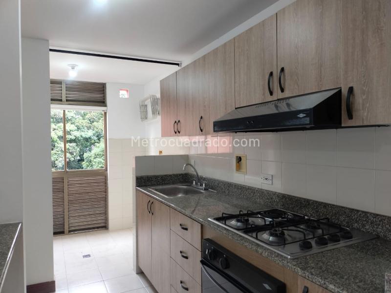 Apartaestudio de 1 Alcoba en El Poblado con Balcón y Parqueadero - 6