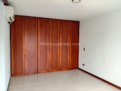 Apartamento en venta en El Poblado, Medellín · foto 12 de 19