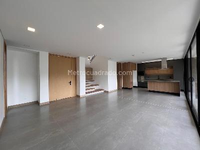 Casa de 3 alcobas en venta en Rionegro, Rionegro, 326 m² · foto 2 de 17