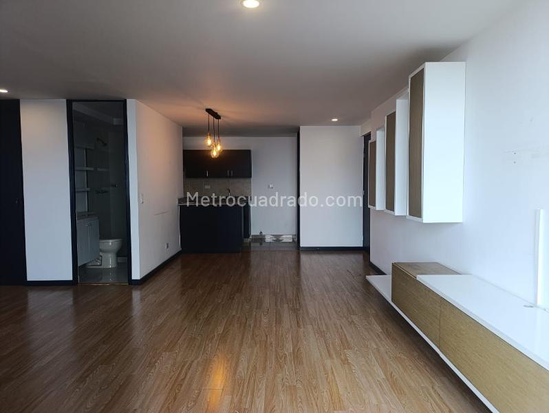 Apartamento de 2 Alcobas en El Poblado con Terraza y Parqueadero Cubierto - 2
