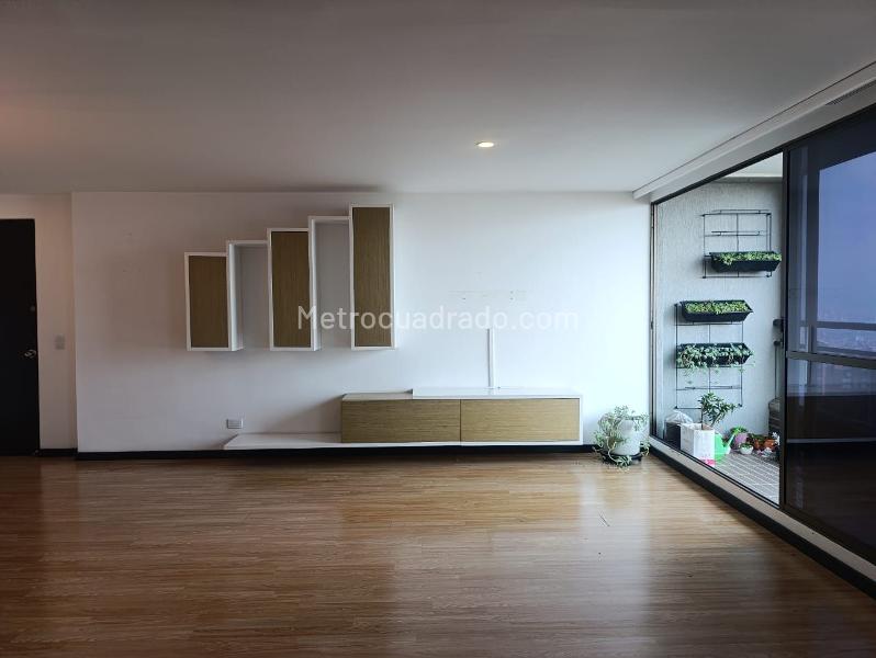 Apartamento de 2 Alcobas en El Poblado con Terraza y Parqueadero Cubierto - 5