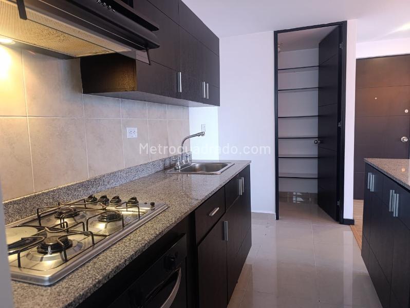 Apartamento de 2 Alcobas en El Poblado con Terraza y Parqueadero Cubierto - 9