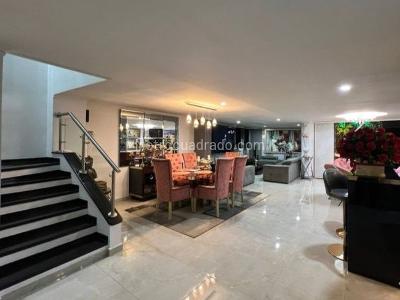 Casa de 3 alcobas en venta en Envigado, Envigado, 270 m² · foto 2 de 19
