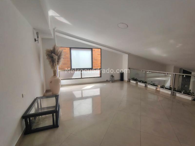 Apartamento Amoblado de 4 Alcobas en El Poblado - 8