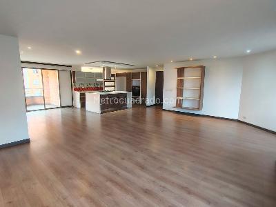 Apartamento de 3 alcobas en venta en El Poblado, Medellín, 150 m² · foto 3 de 18