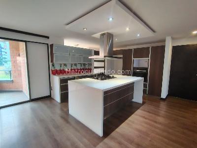 Apartamento de 3 alcobas en venta en El Poblado, Medellín, 150 m² · foto 7 de 18