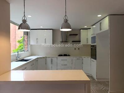 Apartamento de 3 alcobas en venta en El Poblado, Medellín, 220 m² · foto 7 de 19
