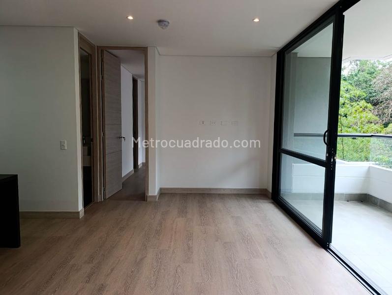 1BR Studio Apartment with Terrace in El Poblado - 3