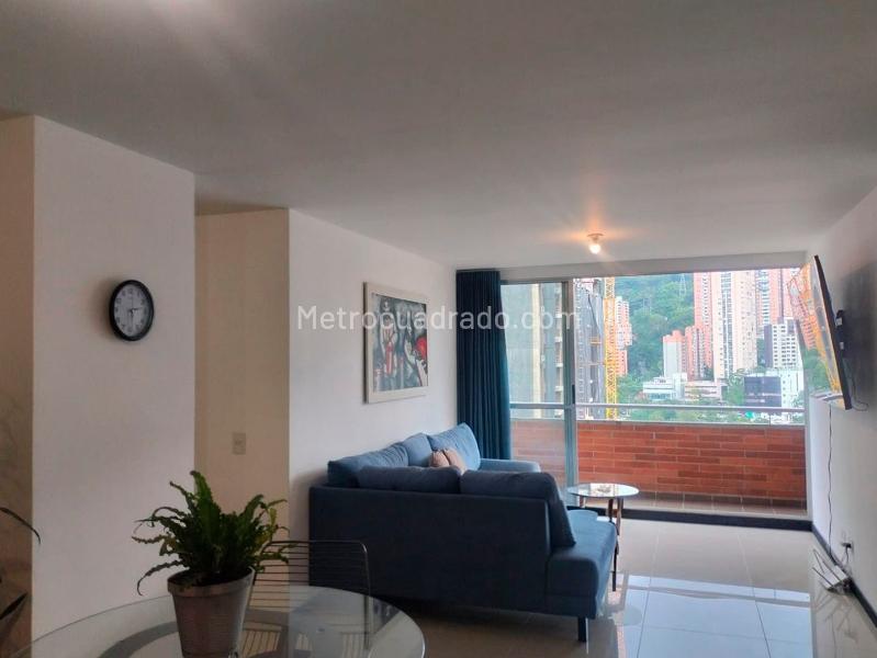 Furnished 3BR Apartment with Balcony and Covered Parking in El Poblado - 2
