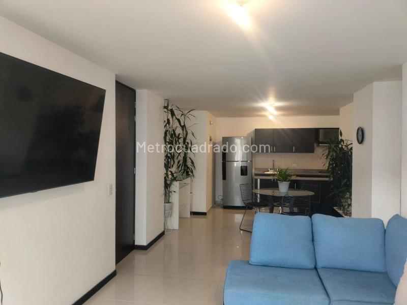Furnished 3BR Apartment with Balcony and Covered Parking in El Poblado - 4