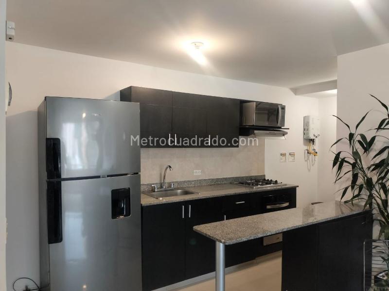 Furnished 3BR Apartment with Balcony and Covered Parking in El Poblado - 5