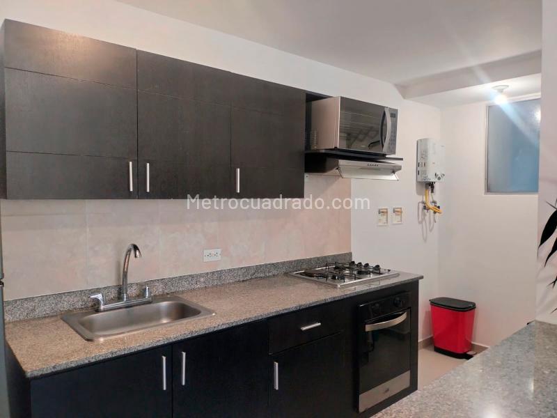 Furnished 3BR Apartment with Balcony and Covered Parking in El Poblado - 6