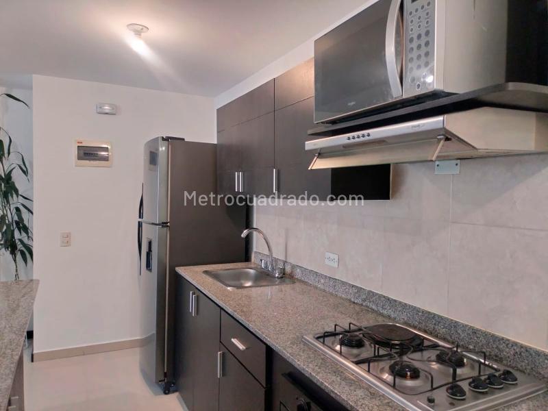 Furnished 3BR Apartment with Balcony and Covered Parking in El Poblado - 7