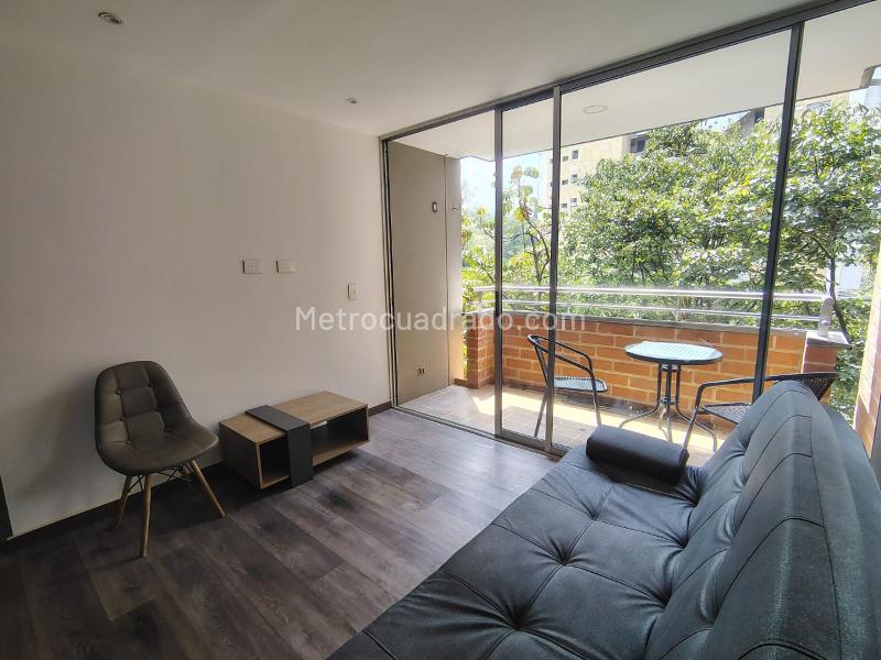 Modern 2BR Apartment in Central El Poblado - 3