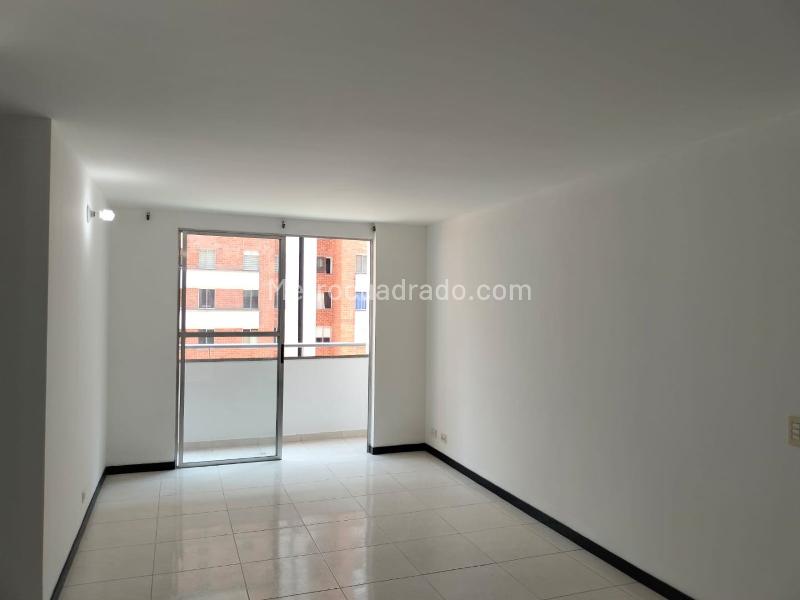 3BR Apartment with Balcony and Covered Parking in Growing El Poblado Area