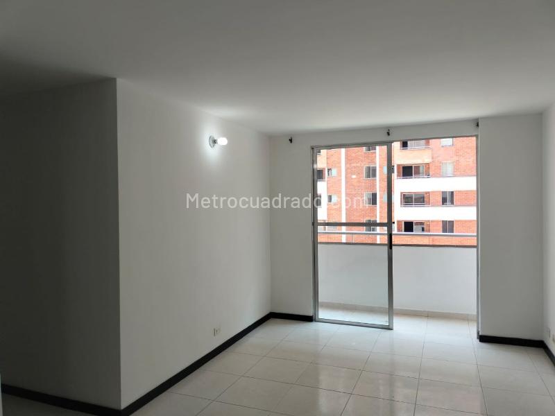 3BR Apartment with Balcony and Covered Parking in Growing El Poblado Area - 2