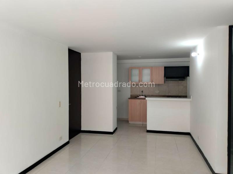 3BR Apartment with Balcony and Covered Parking in Growing El Poblado Area - 4