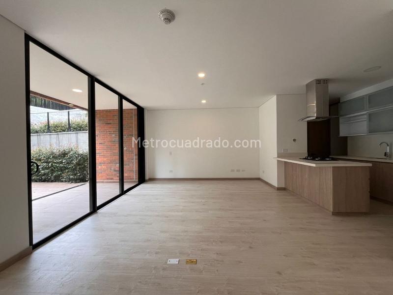 1BR Apartment in El Retiro (70 m²) - 3