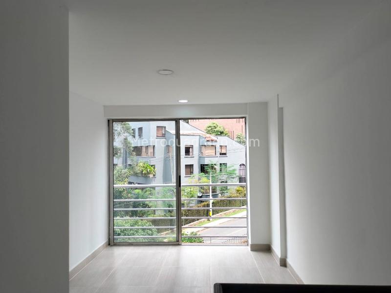 Apartamento de 3 Alcobas en El Poblado (2 Niveles)