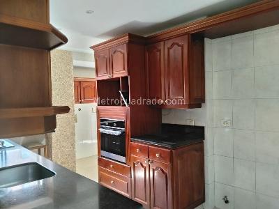 Apartamento de 3 alcobas en venta en El Poblado, Medellín, 185 m² · foto 6 de 19