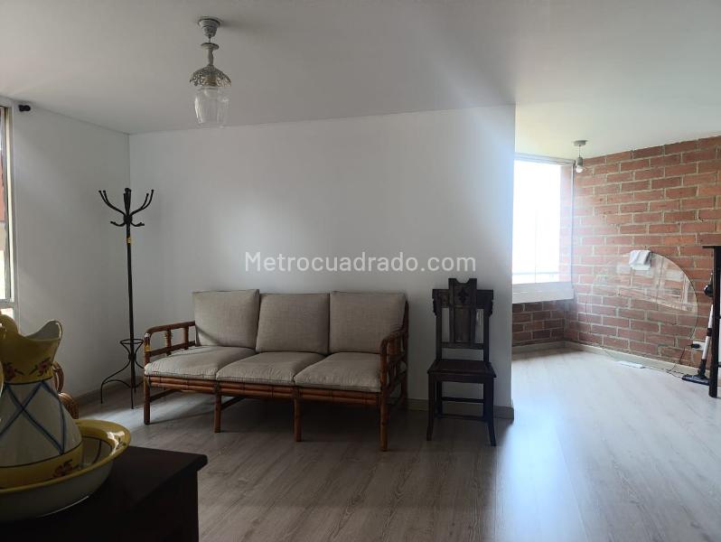 3BR Apartment with Balcony and Covered Linear Parking in El Poblado - 2