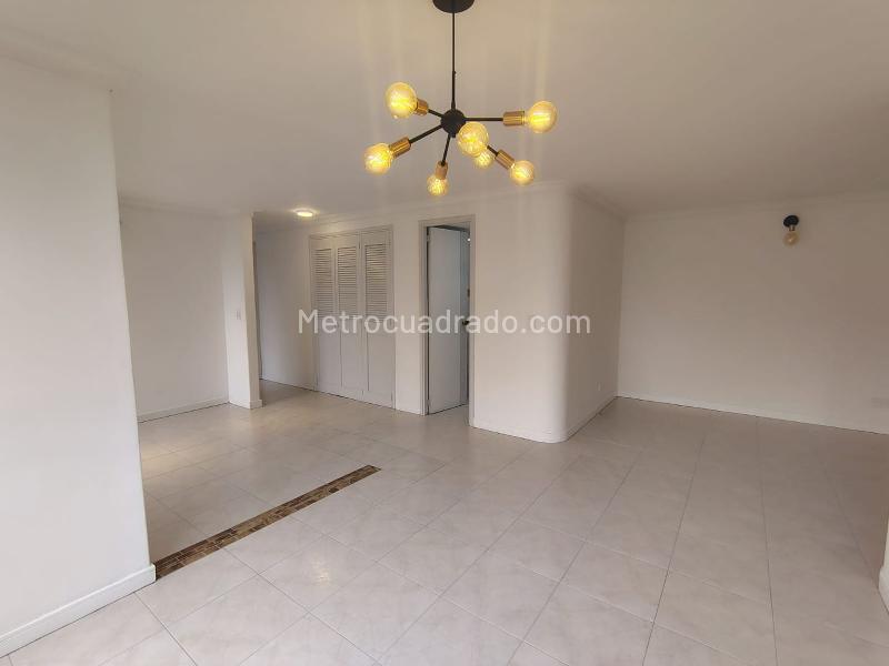Apartamento de 2 Alcobas en Conjunto Cerrado en El Poblado - 2