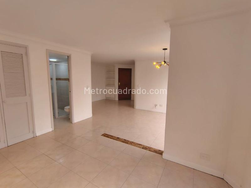 Apartamento de 2 Alcobas en Conjunto Cerrado en El Poblado - 3