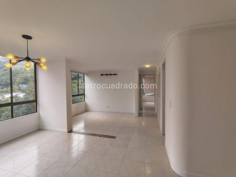 Apartamento de 2 Alcobas en Conjunto Cerrado en El Poblado - 5