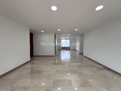 Apartamento de 3 alcobas en arriendo en El Poblado, Medellín, 160 m² · foto 2 de 20