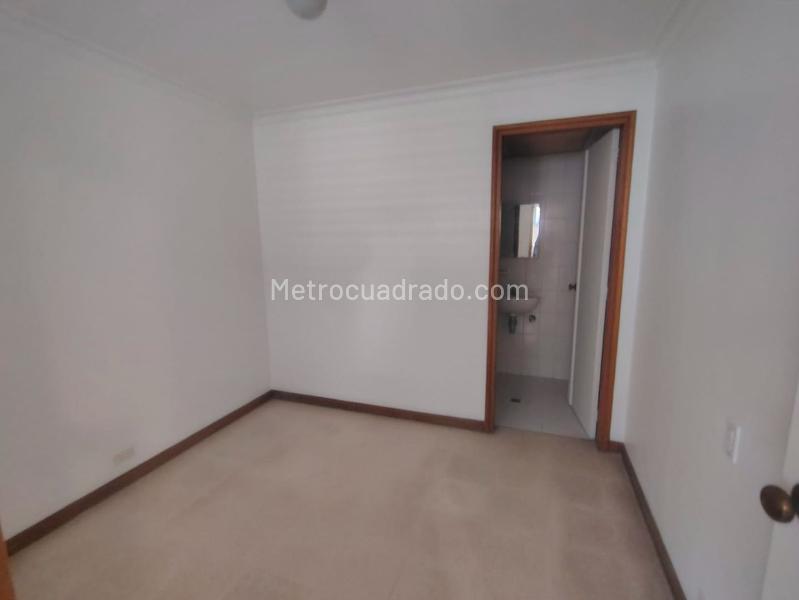 Elegant 3BR Apartment with Amenities in El Poblado - 3