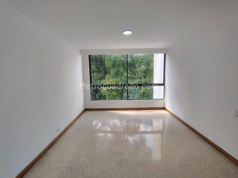 Elegant 3BR Apartment with Amenities in El Poblado - 4