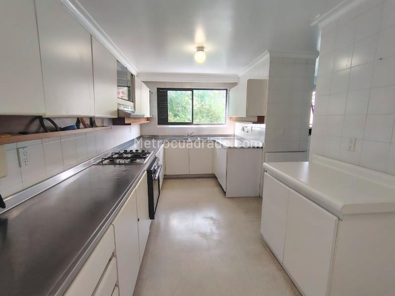 Elegant 3BR Apartment with Amenities in El Poblado - 6