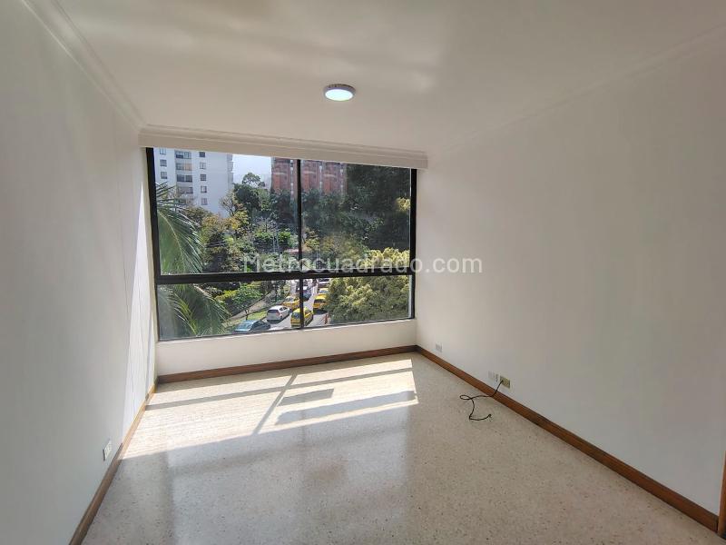 Elegant 3BR Apartment with Amenities in El Poblado - 9