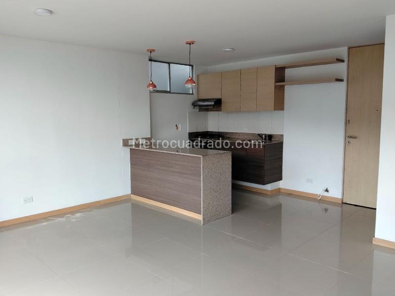 2BR Apartment with Balcony and Covered Parking in El Poblado - 3