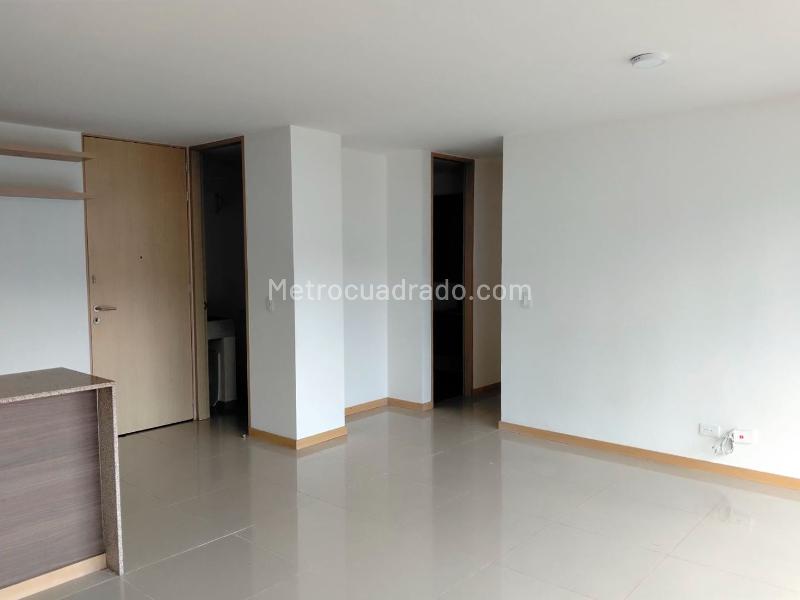 2BR Apartment with Balcony and Covered Parking in El Poblado - 4