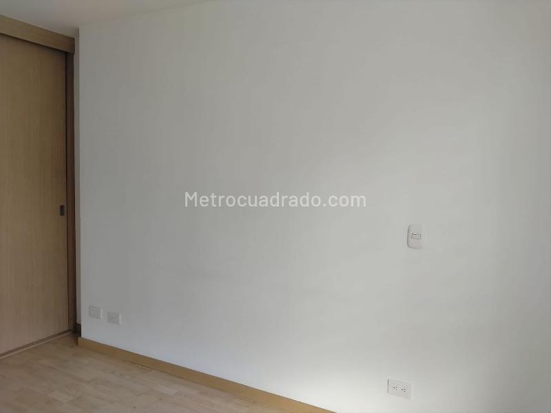 2BR Apartment with Balcony and Covered Parking in El Poblado - 9