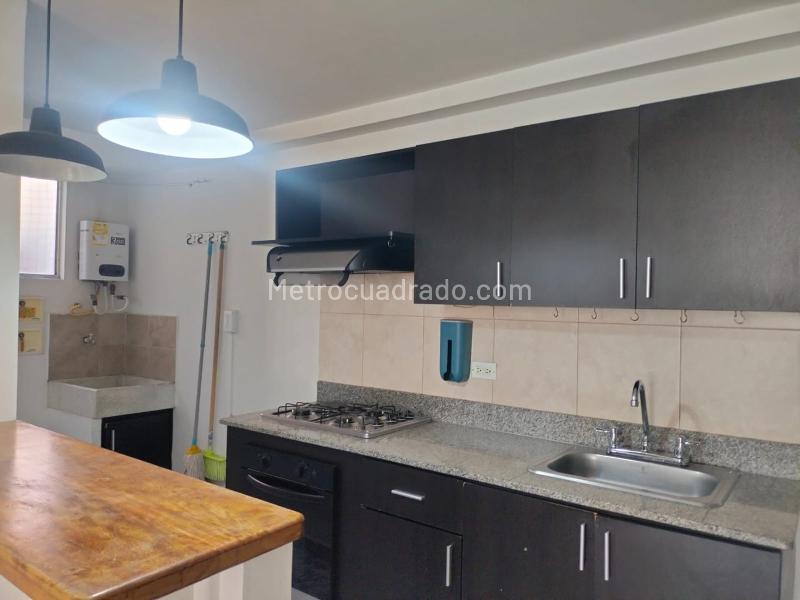 Apartamento de 3 Alcobas en El Poblado con Balcón y Parqueadero - 6
