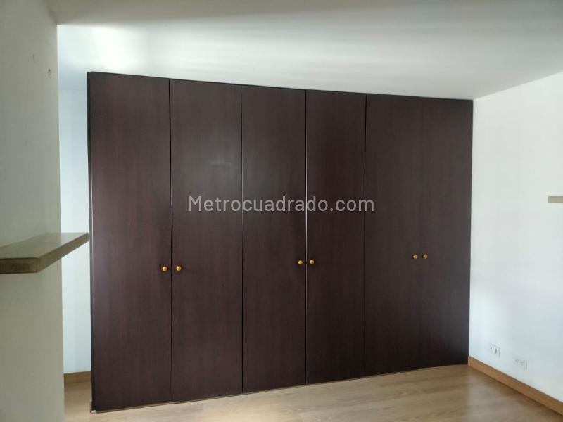 Apartamento de 3 Alcobas en El Poblado con Balcón y Parqueadero - 8