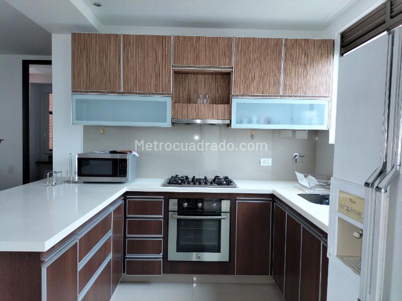Apartamento Moderno de 3 Alcobas con Gimnasio en El Poblado - 6