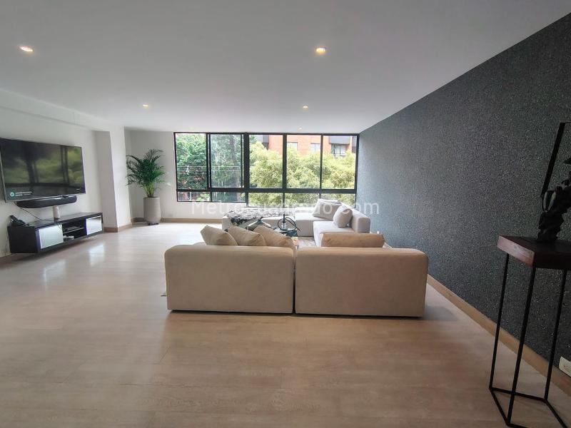 Furnished 3BR Apartment with Jacuzzi in El Poblado - 2