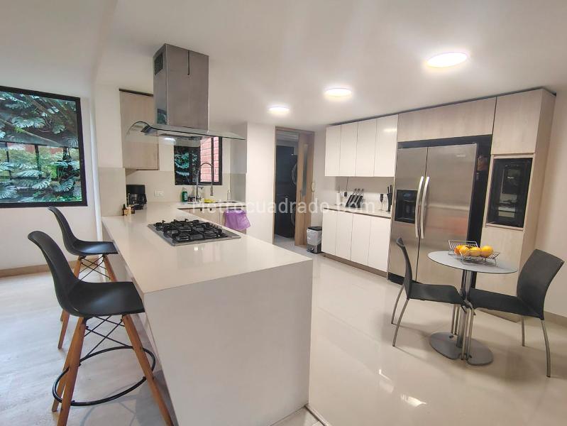 Furnished 3BR Apartment with Jacuzzi in El Poblado - 6