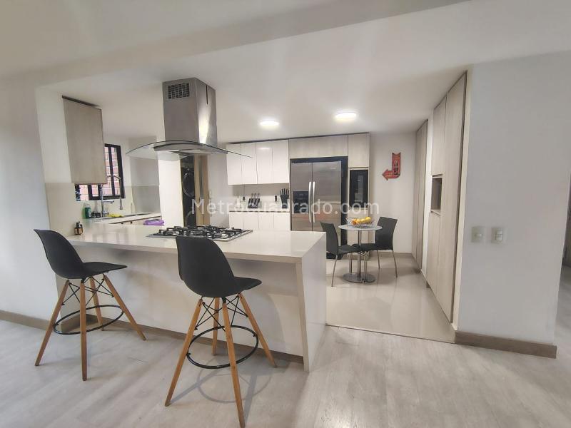 Furnished 3BR Apartment with Jacuzzi in El Poblado - 7