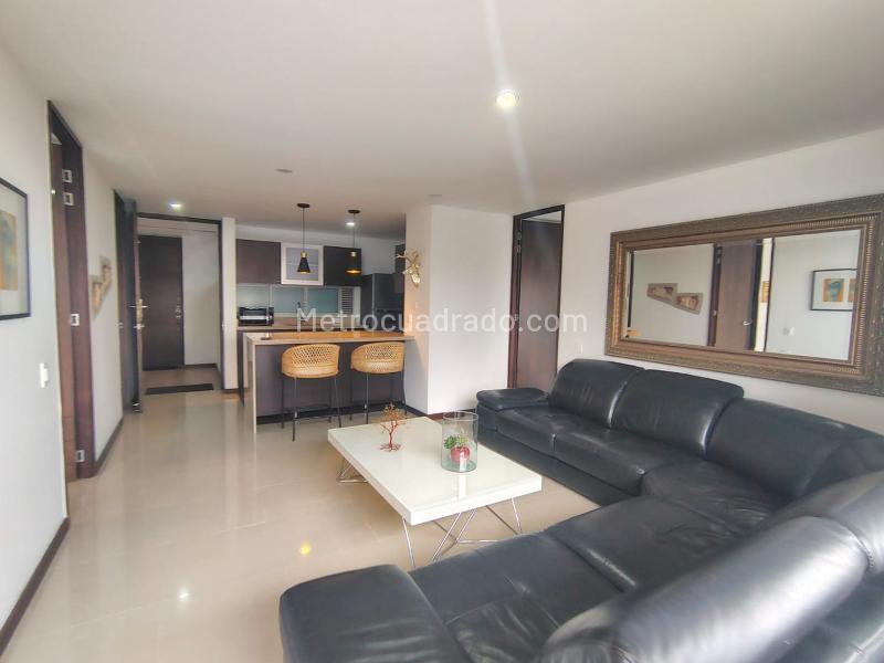 Apartamento Amoblado de 2 Alcobas con Balcón en El Poblado - 2