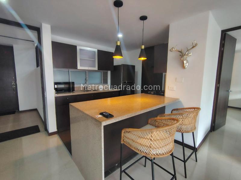 Apartamento Amoblado de 2 Alcobas con Balcón en El Poblado - 4