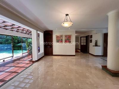 Casa de 3 alcobas en venta en Los Balsos, Medellín, 257 m² · foto 2 de 19