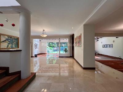 Casa de 3 alcobas en venta en Los Balsos, Medellín, 257 m² · foto 3 de 19