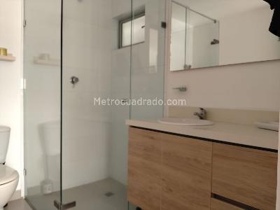 Apartamento de 2 alcobas en venta en El Poblado, Medellín, 98 m² · foto 17 de 18