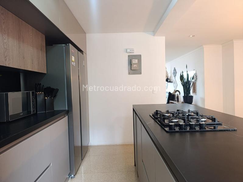3BR Apartment in El Poblado with Balcony & Covered Parking - 5