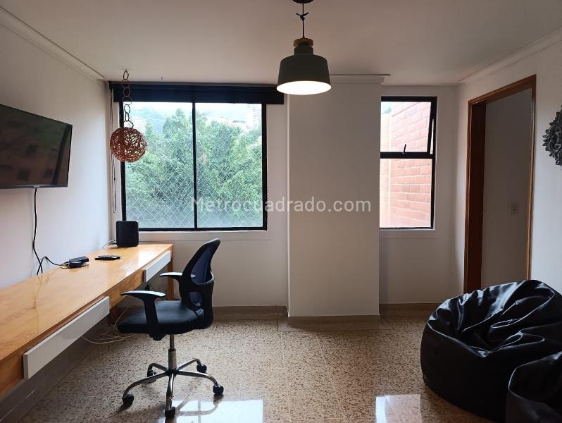 3BR Apartment in El Poblado with Balcony & Covered Parking - 9