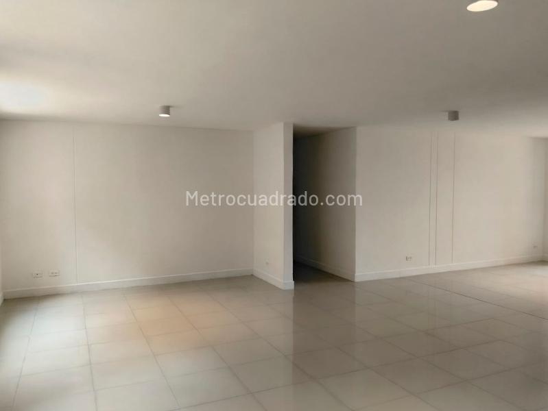 3BR Apartment with Balcony in El Poblado - 2